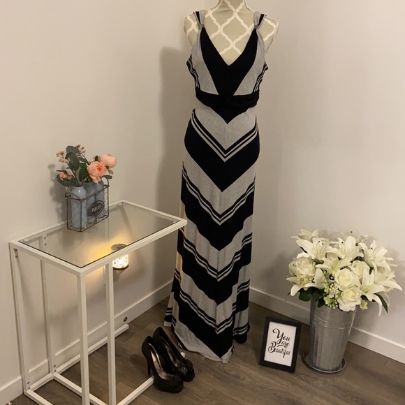 le chateau Dresses & Skirts - 🖤Le Chateau dress🖤